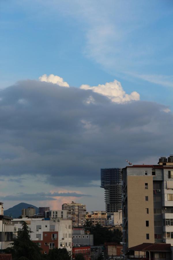 Cozy Big Apartment With Balcony Tirana Exterior photo